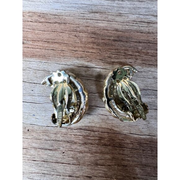 Vintage Star Gold-Tone Crescent Moon Clip-On Earrings With Ornate Rope Border - Picture 4 of 6